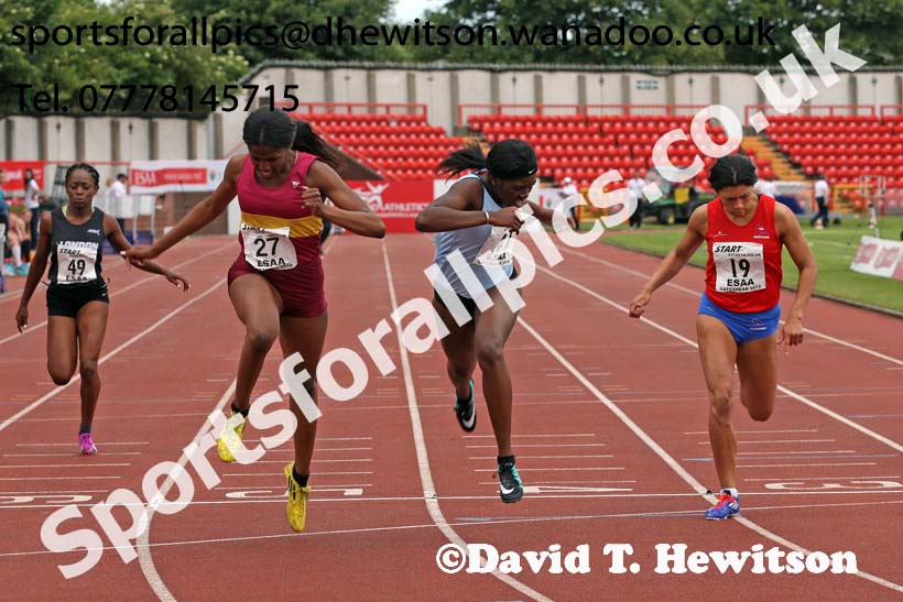 Senior girls 200 metres, 2015 English Schools, Gateshead. Photo: David T. Hewitson/Sports for All Pics